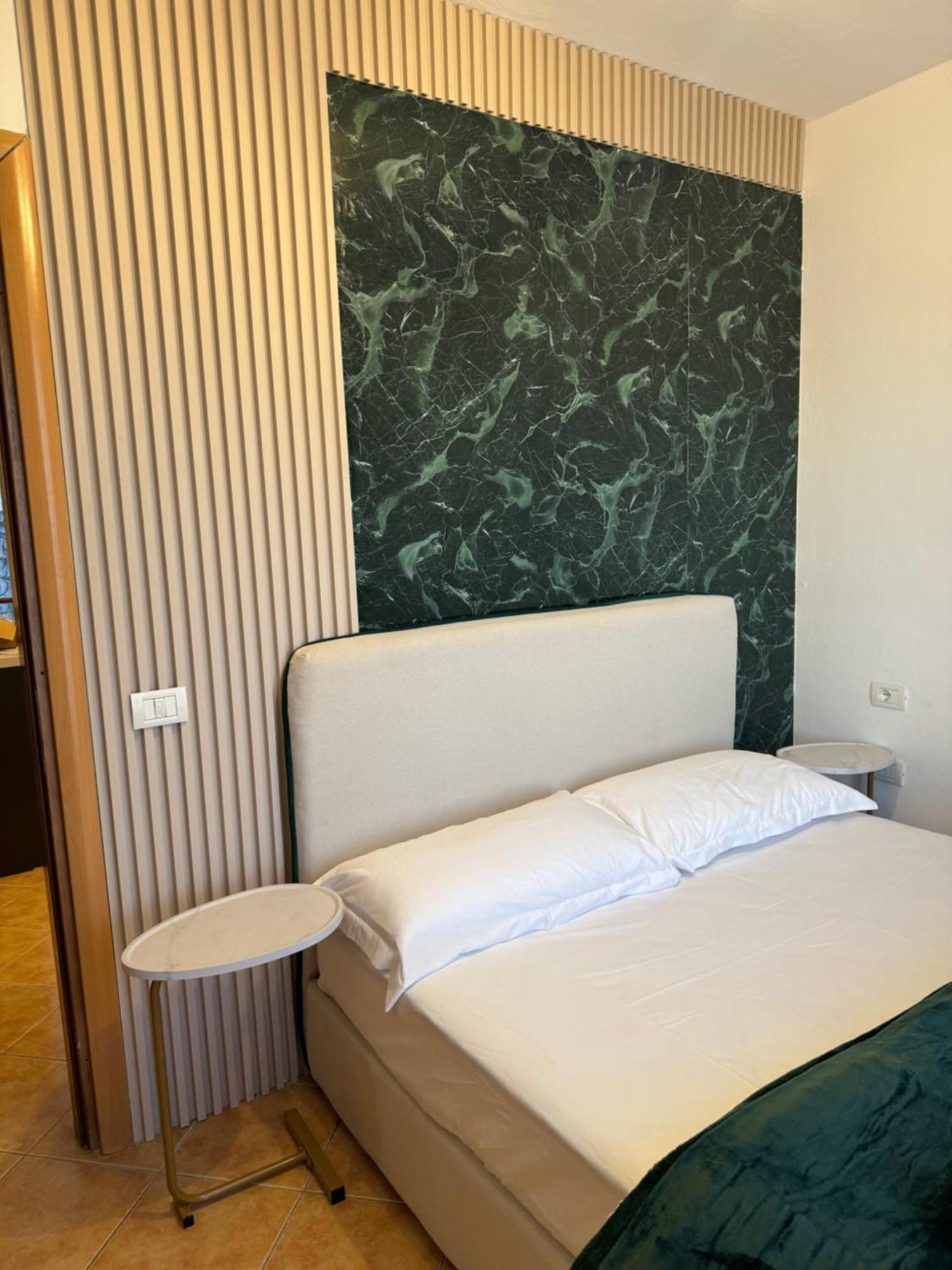 Front Superior Forest Apartment Durrës